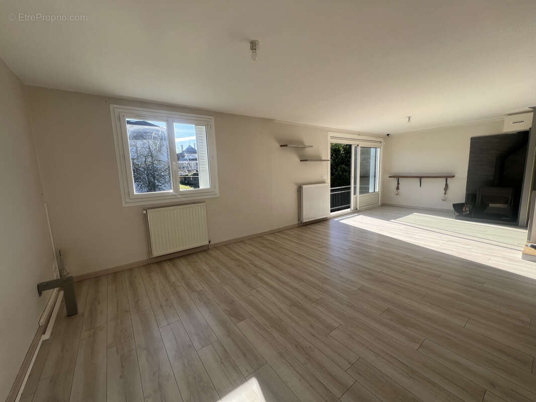Maison à EGLETONS