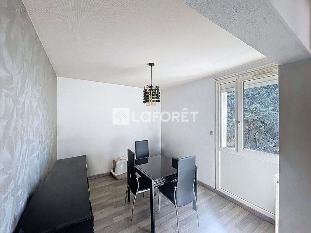 Appartement Castelsarrasin 3 pièces 63.76 m2 loi carrez - Cave & Place de parking - photo 2