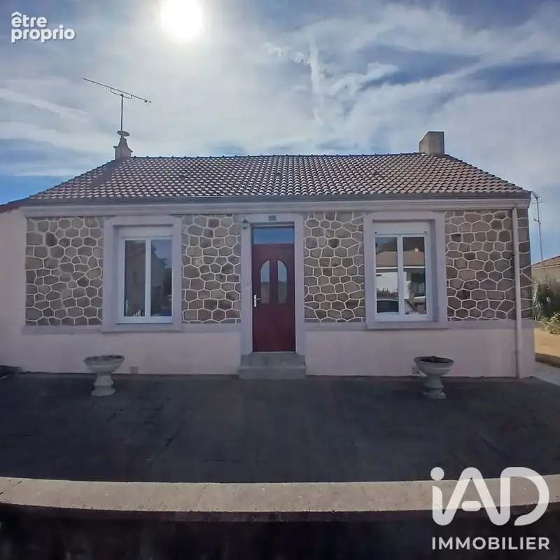 Photo 2 - Maison à LA CHAIZE-LE-VICOMTE