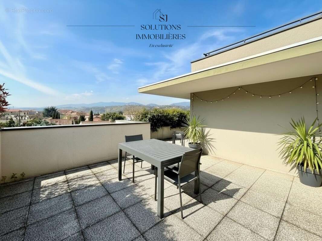 Appartement à LES ROCHES-DE-CONDRIEU