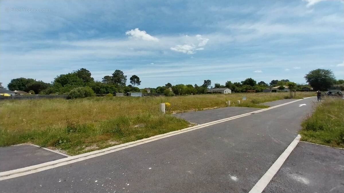 Terrain à MARSAC-SUR-L&#039;ISLE