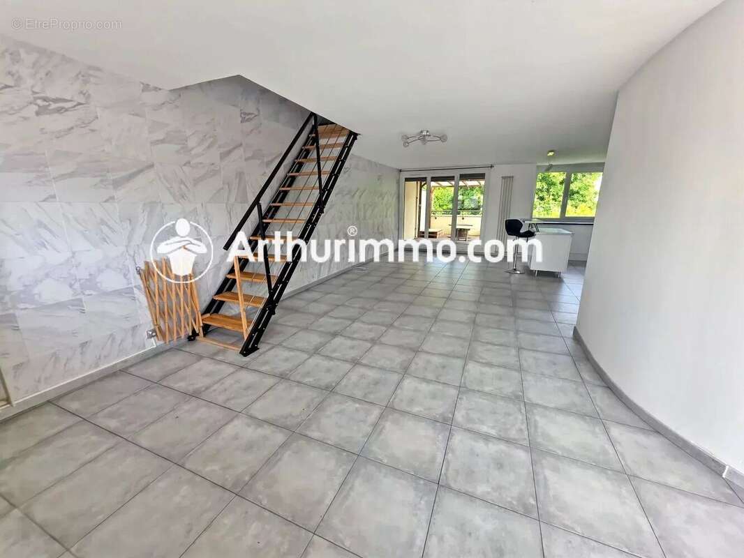 Appartement à SAVIGNY-LE-TEMPLE