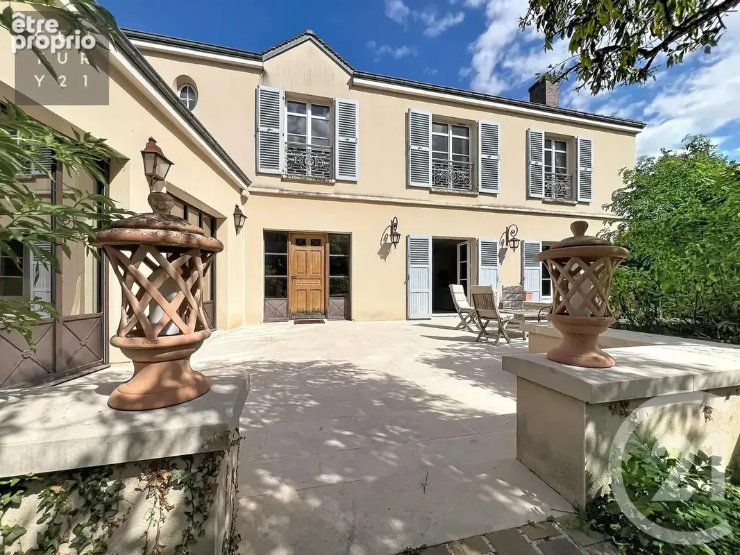 Maison 10 pièces 341 m² à vendre à Pont-Sainte-Marie (10150) - photo 1