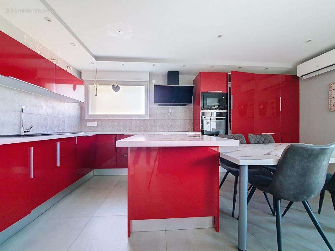 Maison - 3 Chambres - Jardin - Terrasse - 2 Places de parking - au coeur du village - photo 11