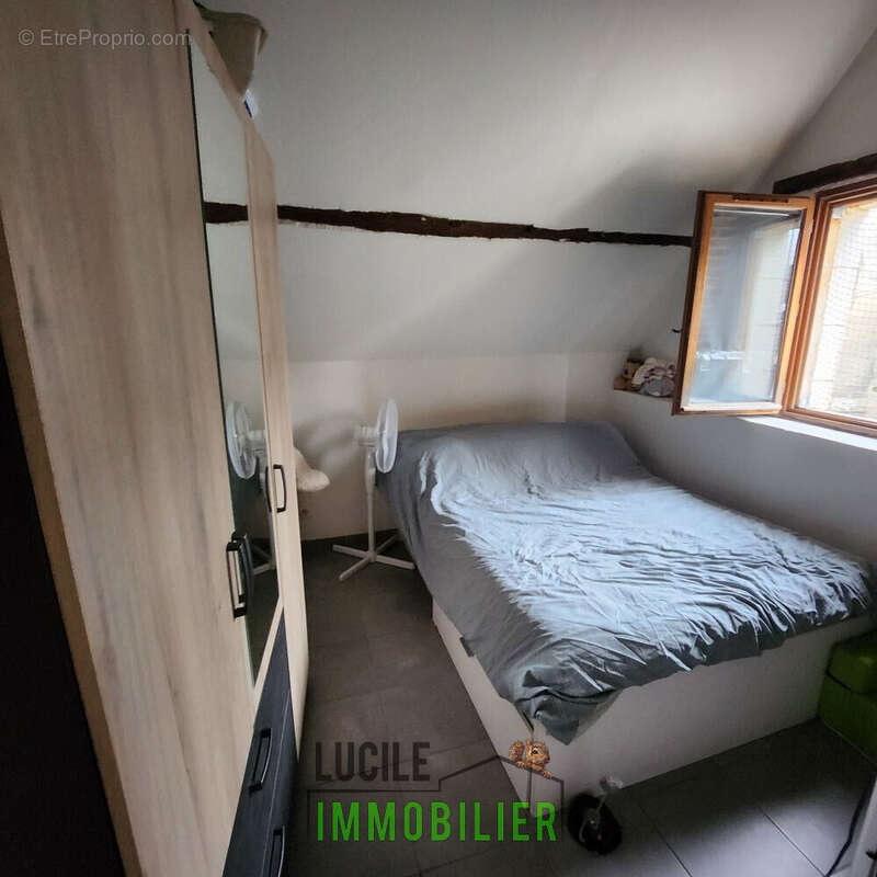 Appartement avec parking et cours 2 - Appartement à MOUY