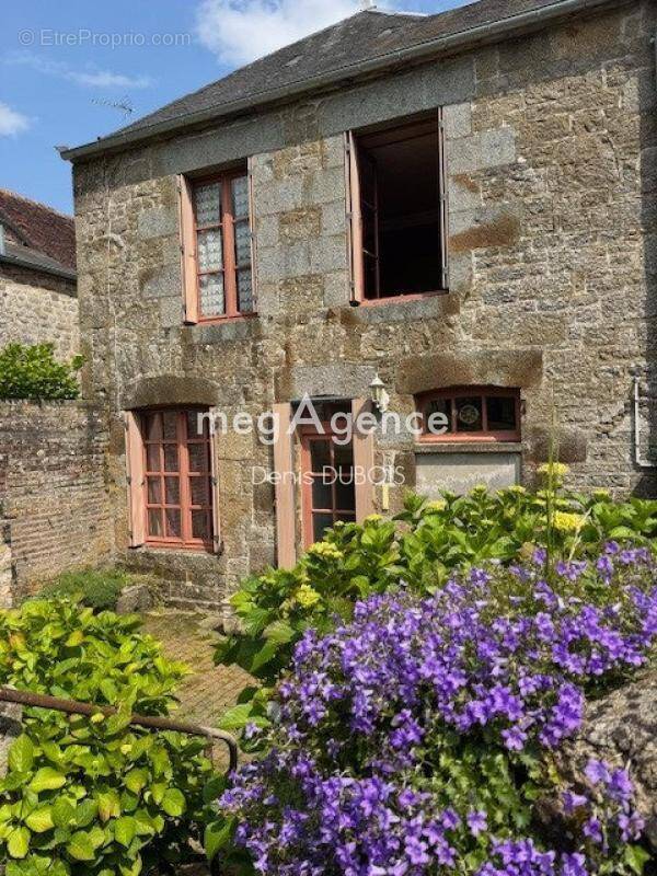Maison à CARROUGES