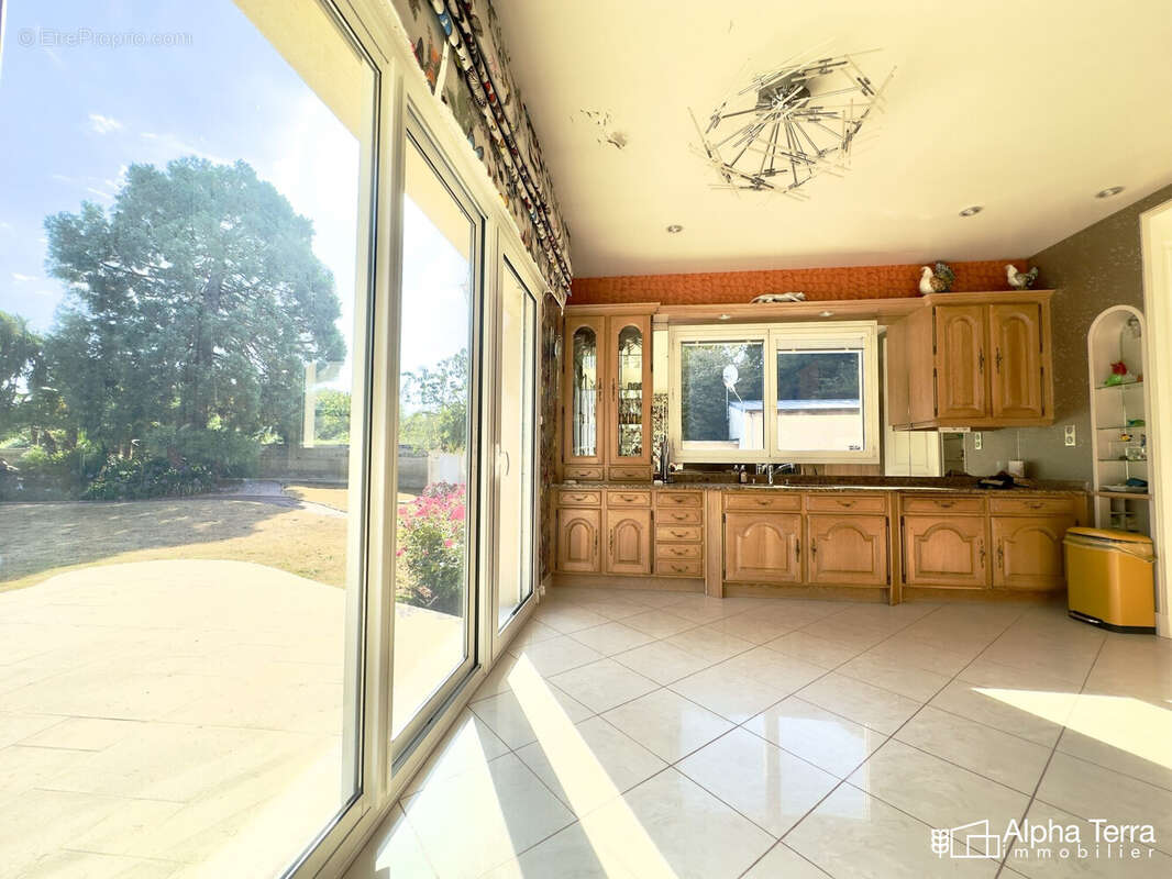 Maison 217 m² à Douvres-La-Delivrande  - photo 4