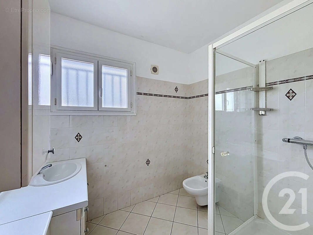 Maison à TREDREZ-LOCQUEMEAU
