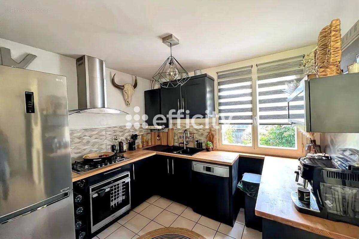Maison 95 m² à Vaulx-En-Velin  - photo 10