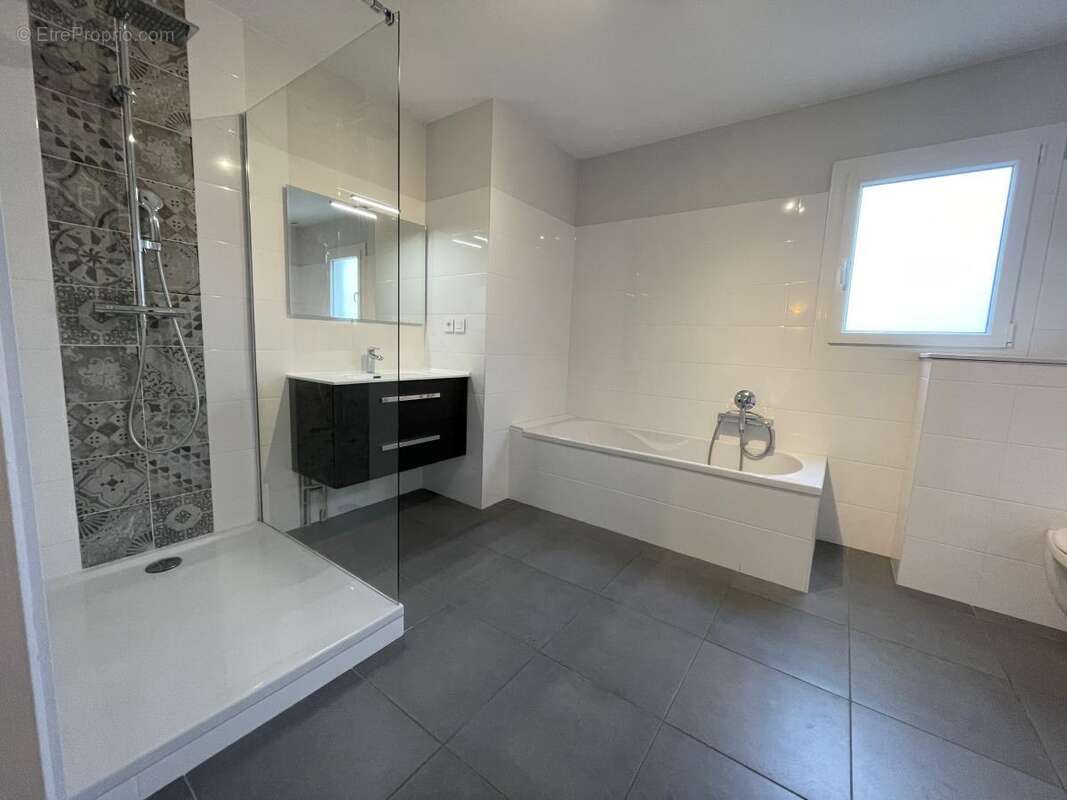 Maison à GRANGES-LES-BEAUMONT