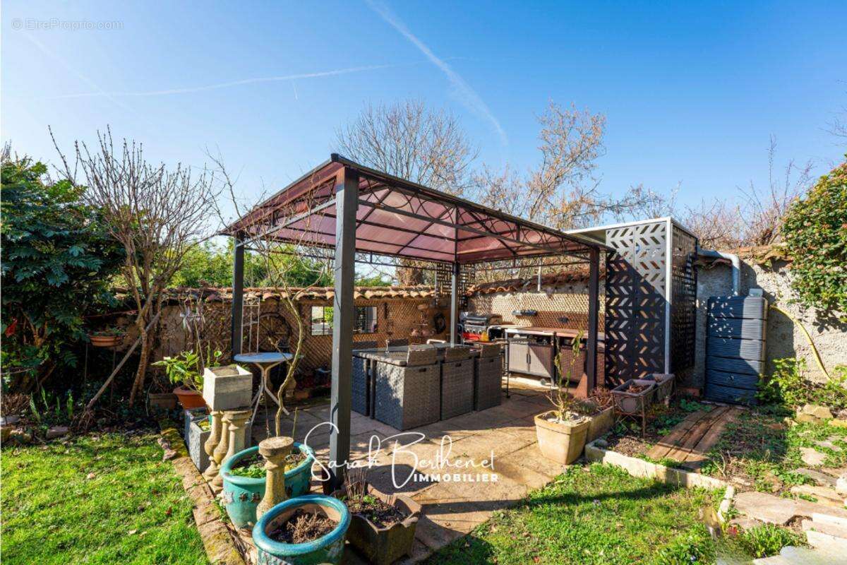 Maison à LA TOUR-DE-SALVAGNY