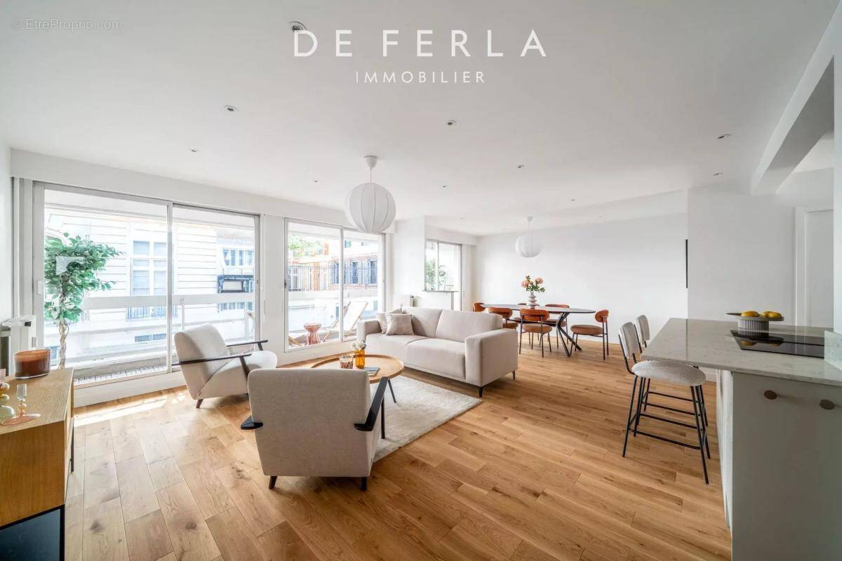 Appartement à PARIS-16E