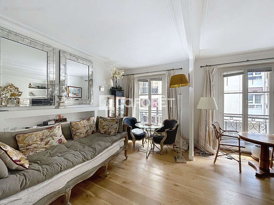 Appartement à PARIS-16E