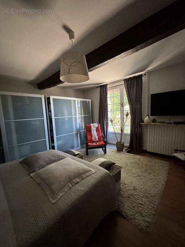 Charmante maison de plain-peid sur un terrain de 2 600 m²3 chambres,  à Gouzens - photo 6