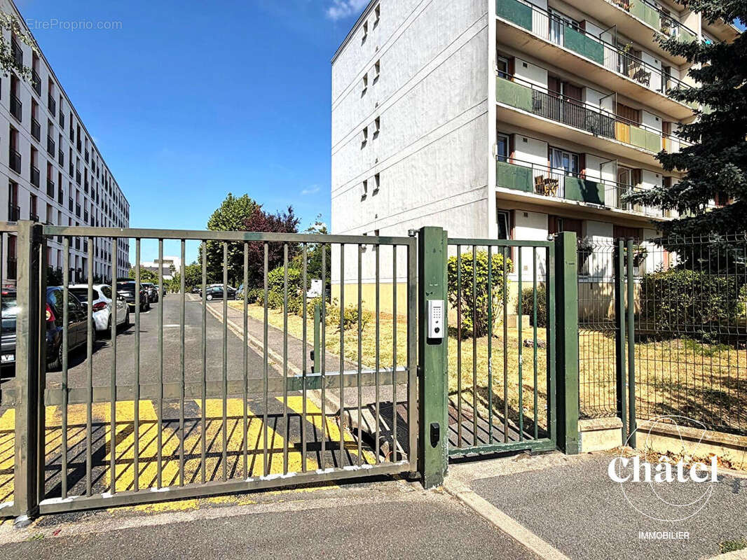 Appartement- 3eme étage-Balcon-2 chambres-Centre ville Deuil - photo 8