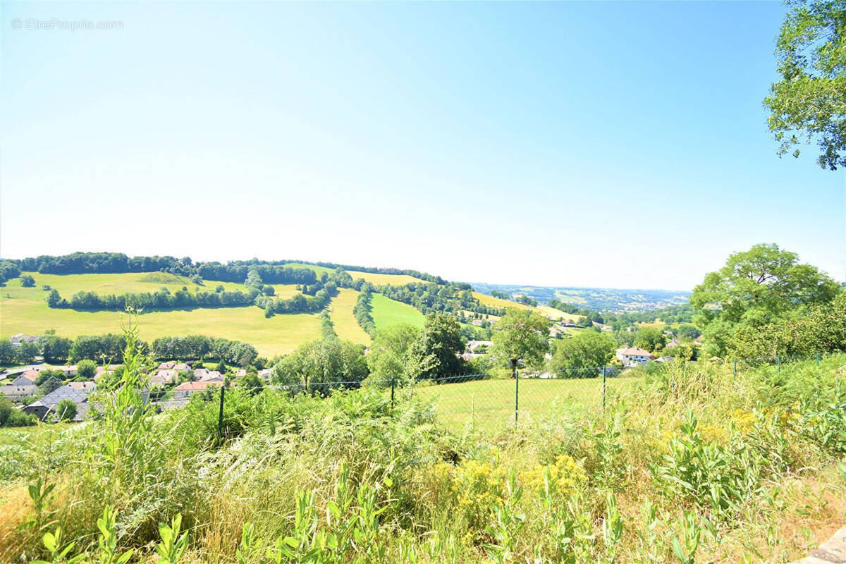 Terrain à GIOU-DE-MAMOU