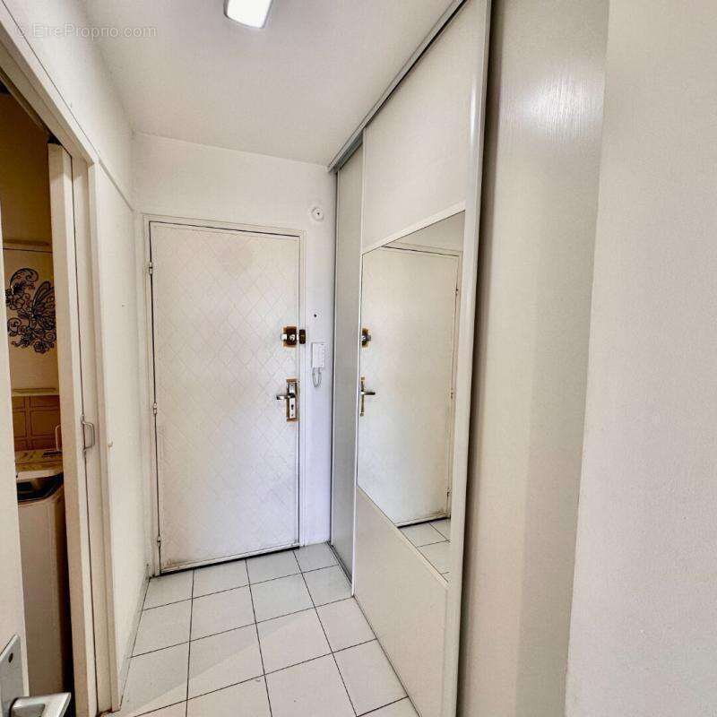 Bandol - proximite centre ville et commerces - studio 24 m² - parking privatif - photo 9