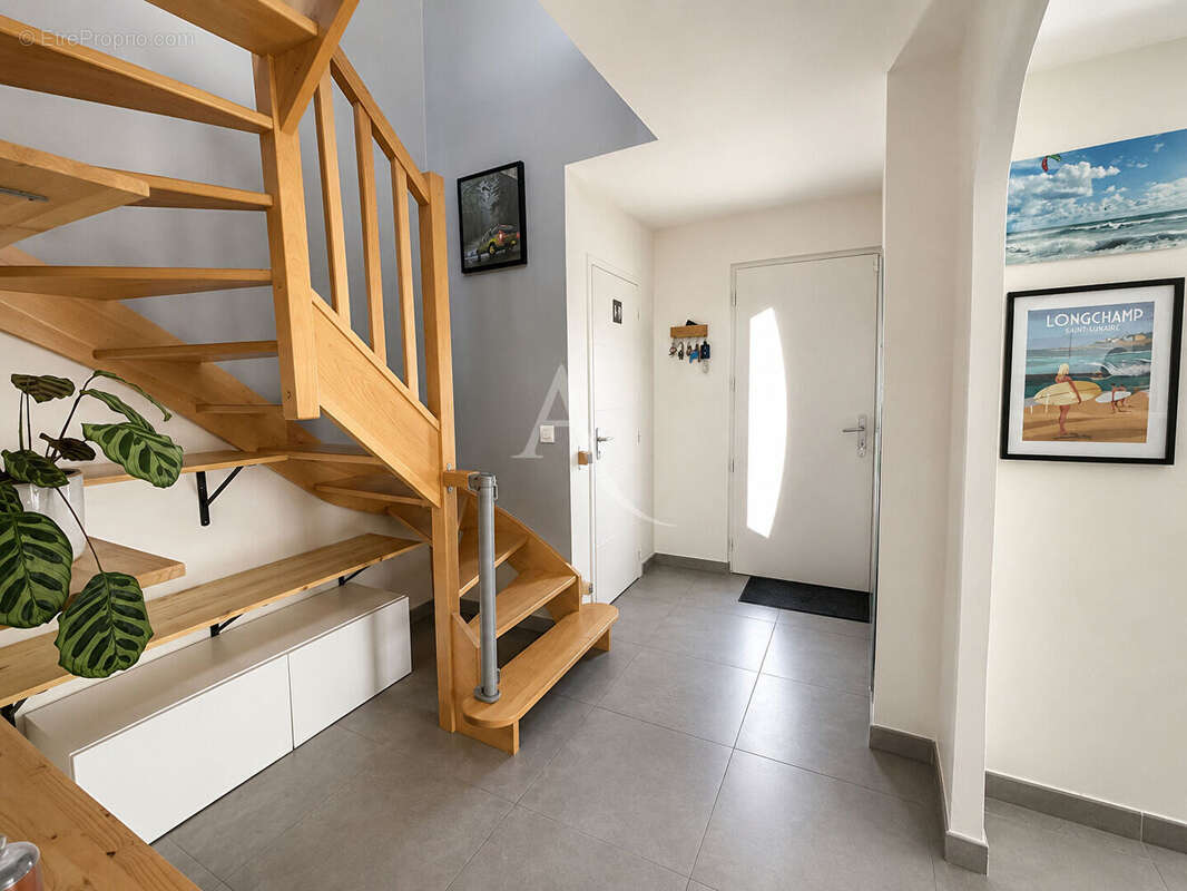 Maison Coueron, 2015, garage, entièrement clos - photo 14