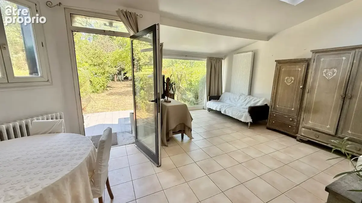 Belle meulière de caractère avec 4 chambres et un jardin. - photo 6