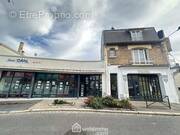 Beaucoup de potentiel pour cet immeuble de rapport d'une surface de 256 m² comprenant ... - Appartement à LAON