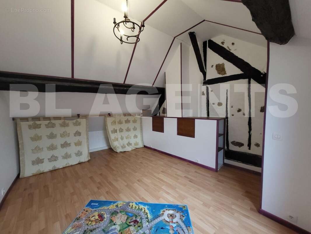 10 - Maison à ORLY-SUR-MORIN