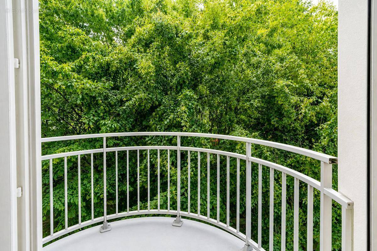 Appartement à LA GARENNE-COLOMBES