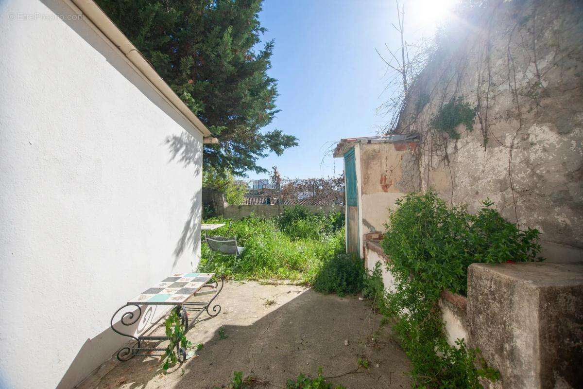 Appartement à MARSEILLE-3E