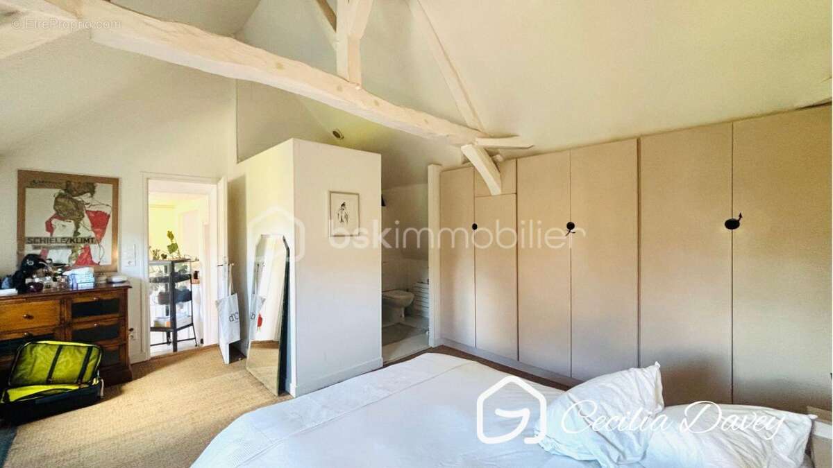 Maison à VILLENEUVE-SUR-YONNE