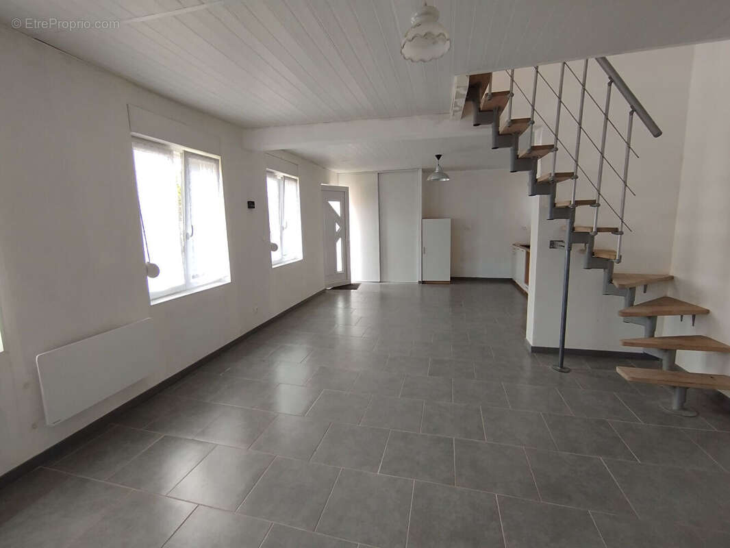 Maison à LA FERTE-CHEVRESIS