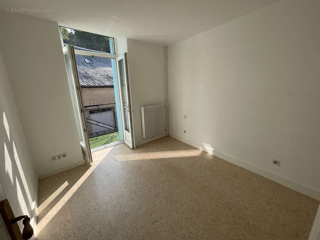 Appartement à ROCHEFORT-MONTAGNE