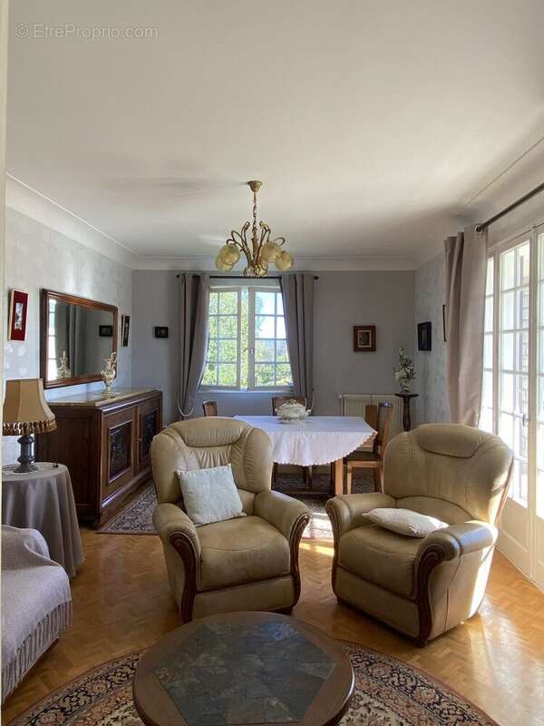 Maison à CHATEAUNEUF-LA-FORET