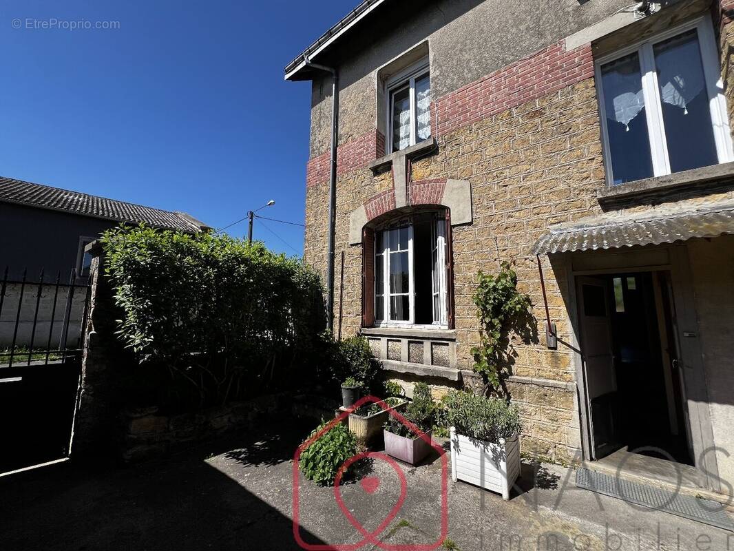 Maison à DONCHERY