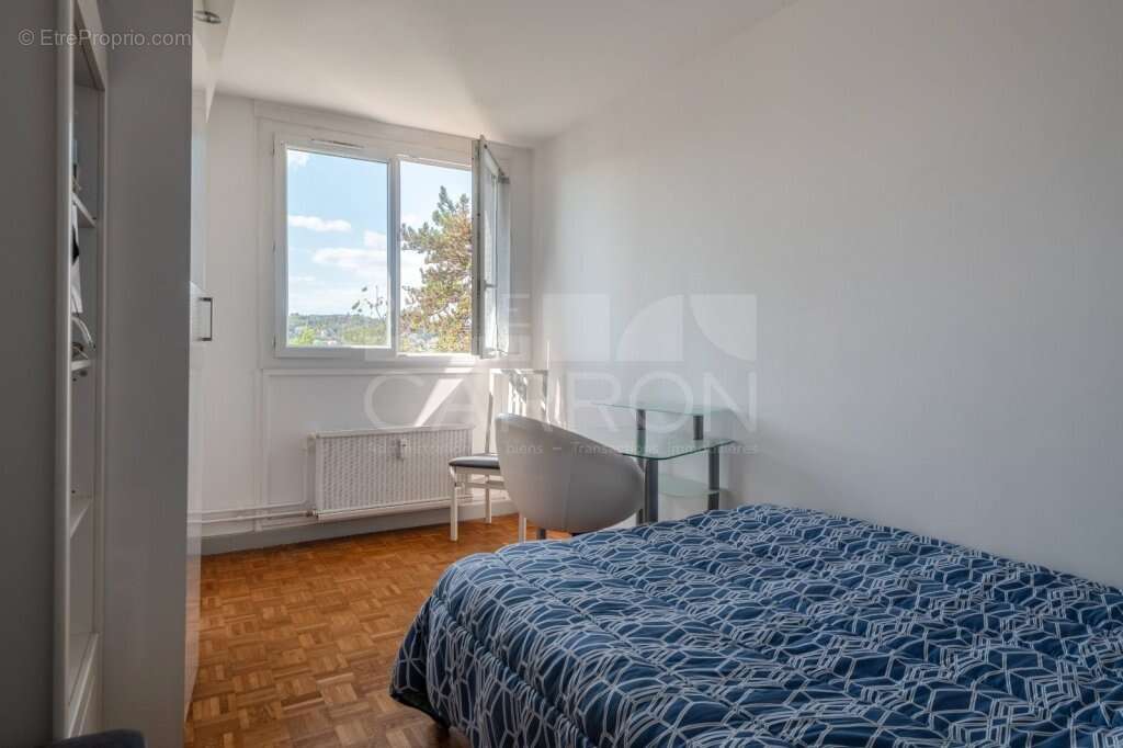 Appartement à PIERRE-BENITE