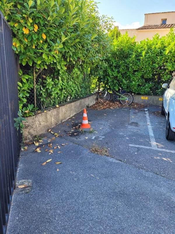 Parking à PEYMEINADE