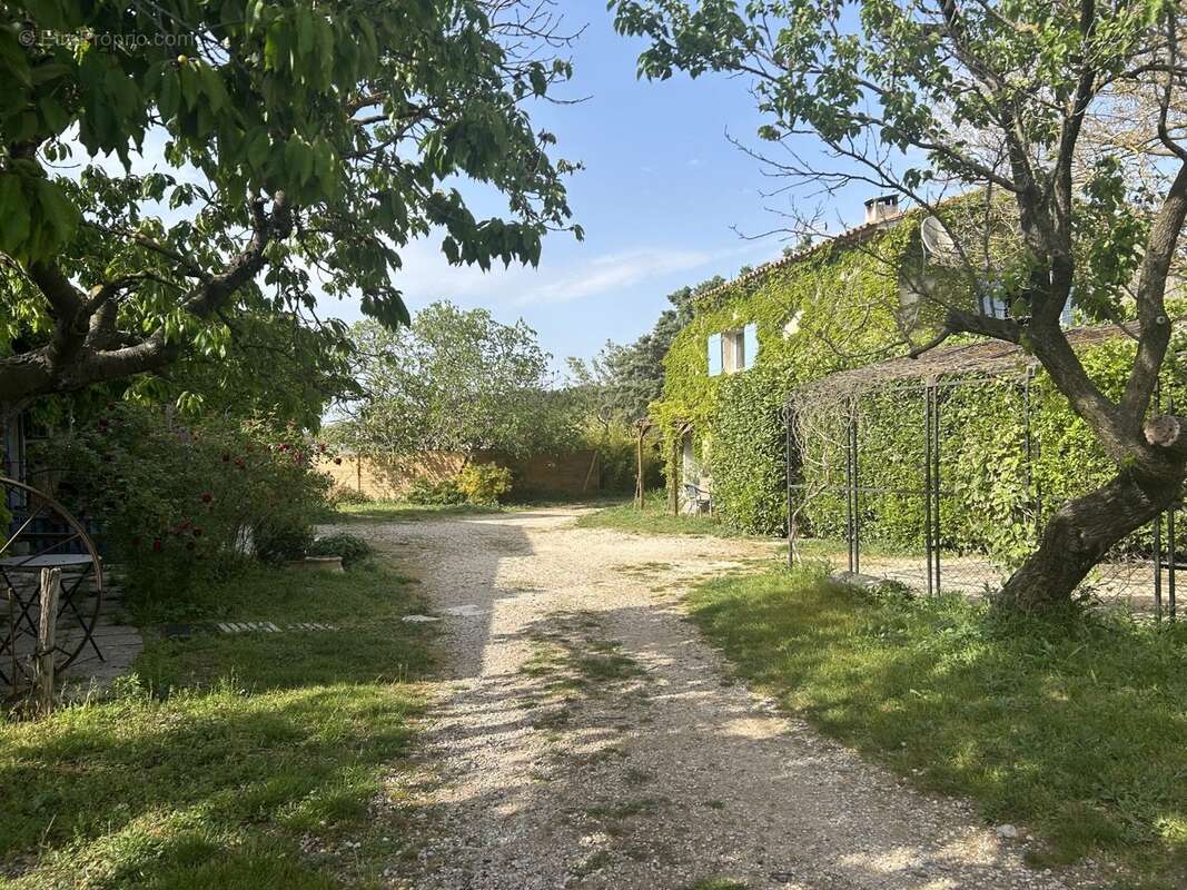 Maison 140 m² à Lancon-Provence  - photo 2