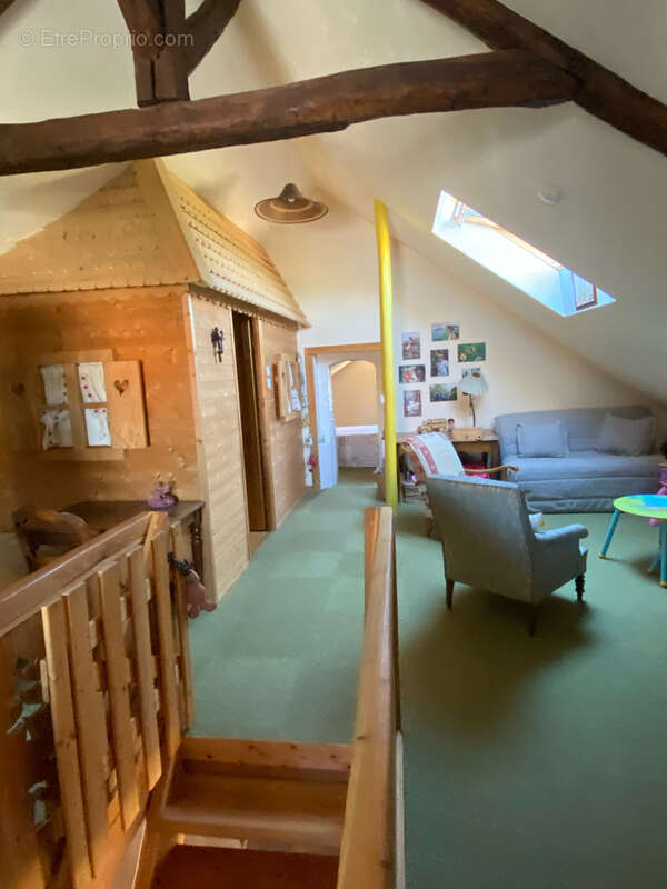 Maison à CREUZIER-LE-VIEUX