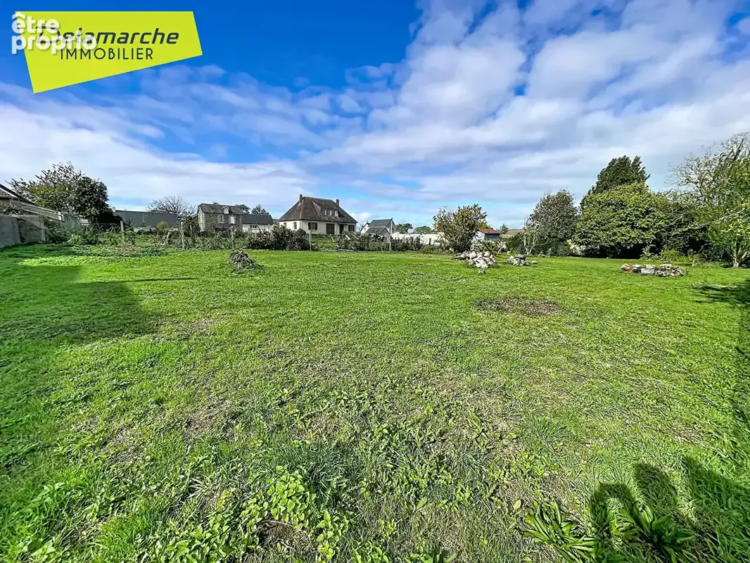 Terrain à bâtir hors lotissement en plein coeur de Cérences - photo 1