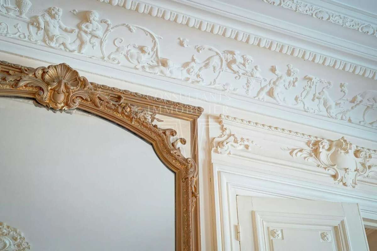 Appartement à PARIS-8E