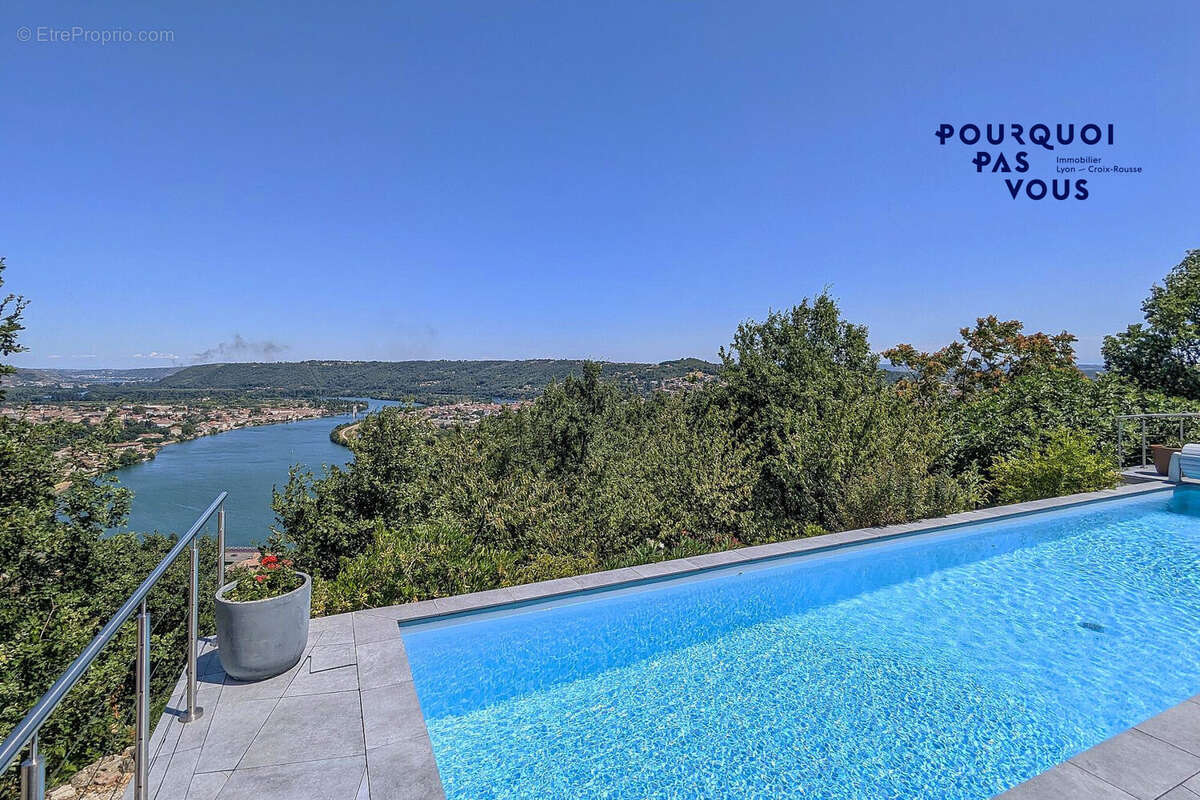 Maison 135 m² à Condrieu  - photo 2