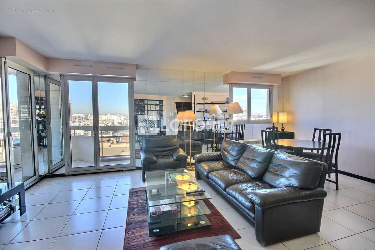 Appartement à COURBEVOIE