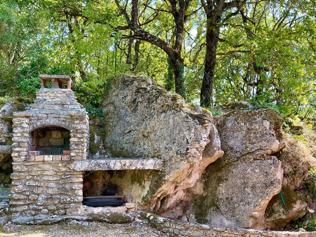 À vendre – Maison avec piscine et grand terrain arboré à Saignon (84400) - photo 7