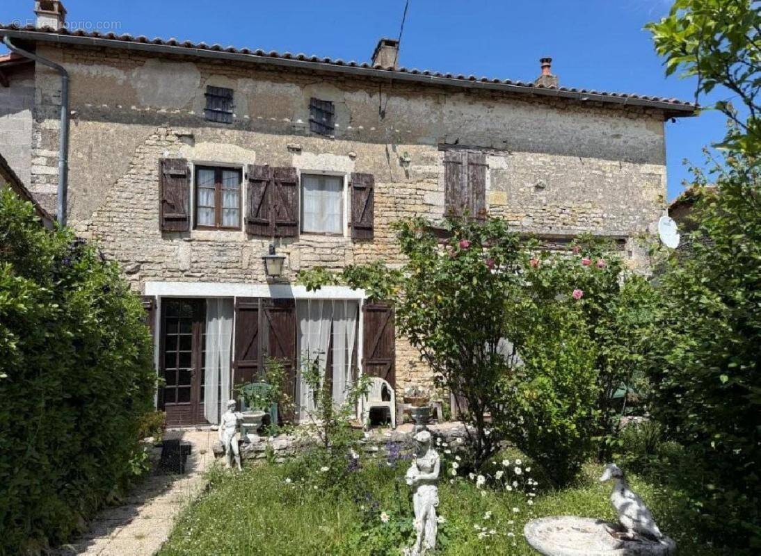 Maison à RUFFEC