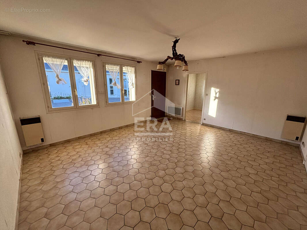 Maison à PARCAY-MESLAY