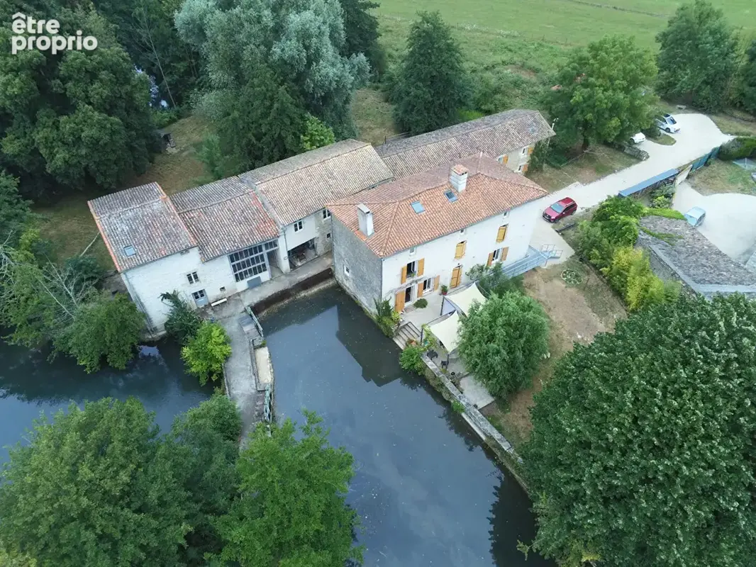 Moulin de caractère en nue-propriété au bord de la Sèvre13p 338 m2 - photo 2
