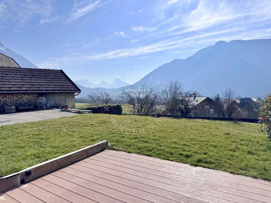 Maison à DINGY-SAINT-CLAIR