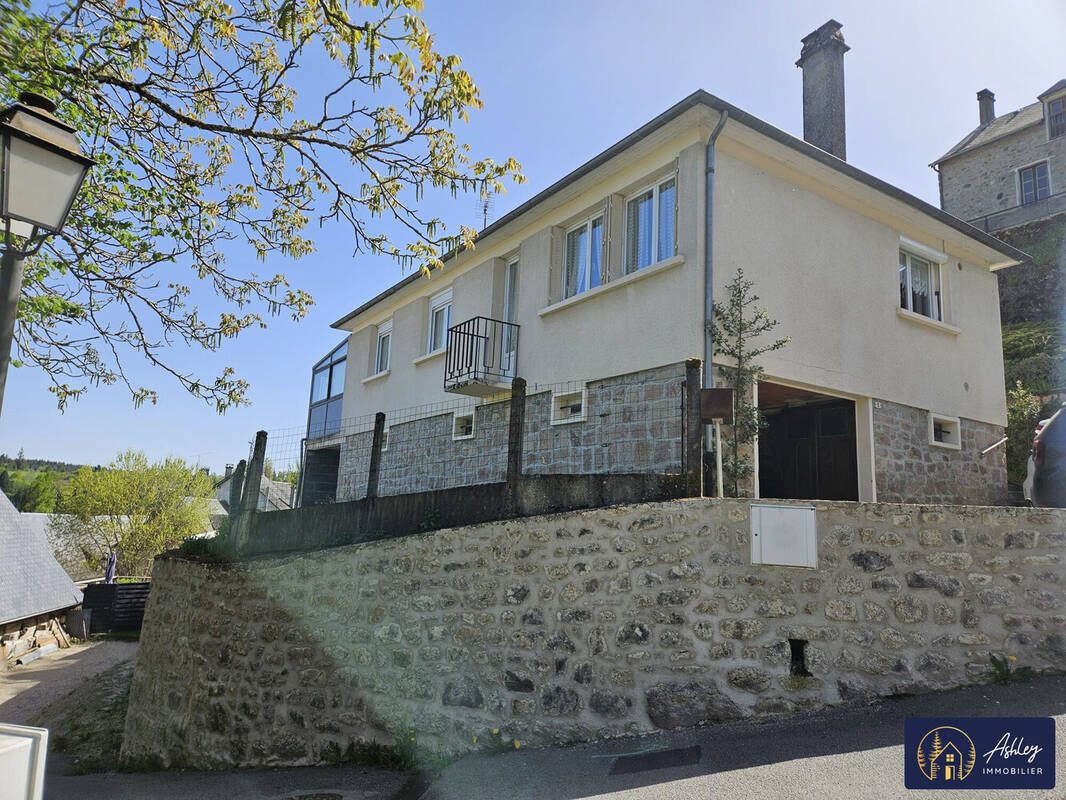 Maison à MEYMAC