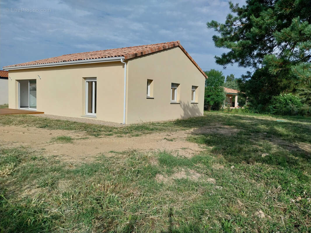 Maison à NEGREPELISSE