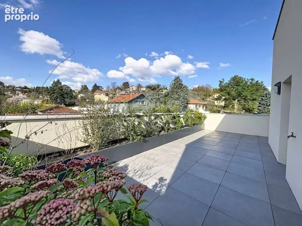 Crepieux centre village t4 78m² + terrasse 110m² 2 stationnements 440000€ - photo 1