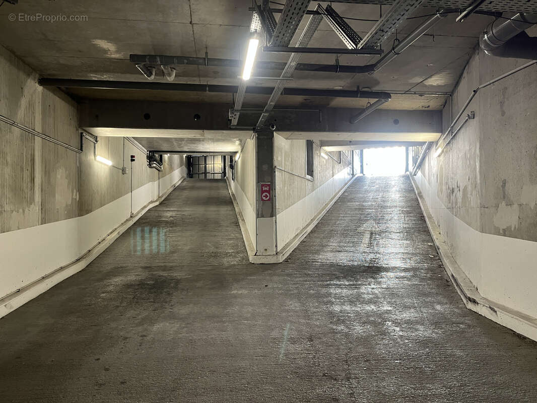 Parking à BAGNOLET