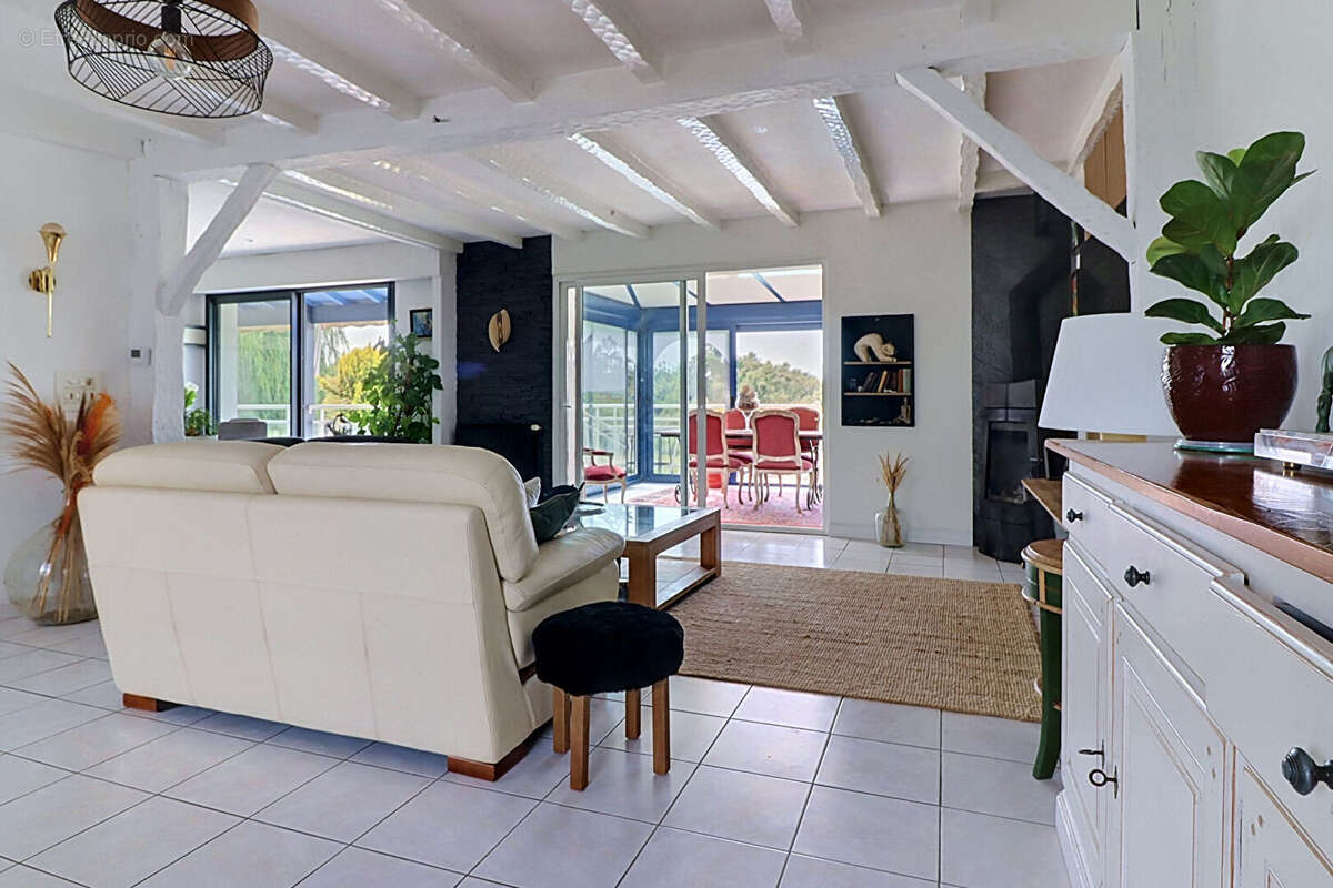 Maison avec piscine, sous-sol intégral et vue dégagée sur l'eau Esnandes 5 pièce(s) 115 m2 - photo 6